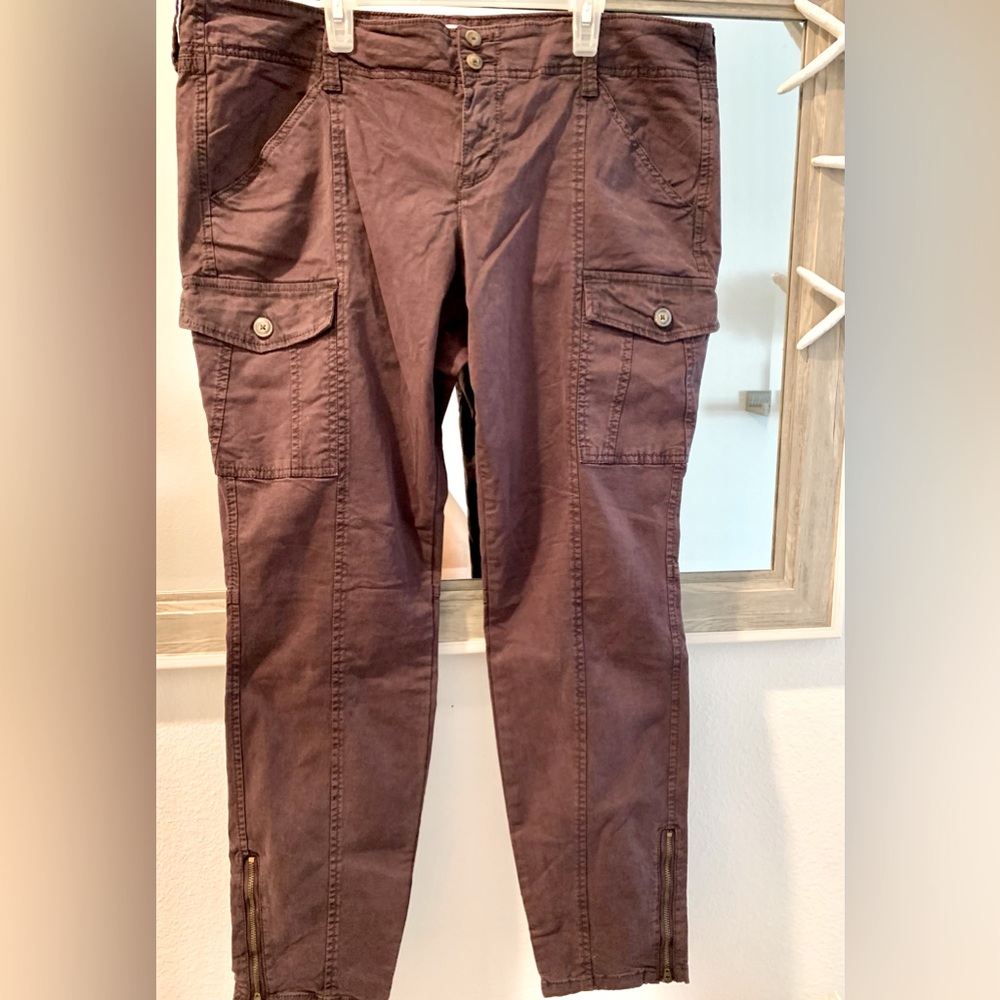 Old Navy cargo zip bottom skinny pants